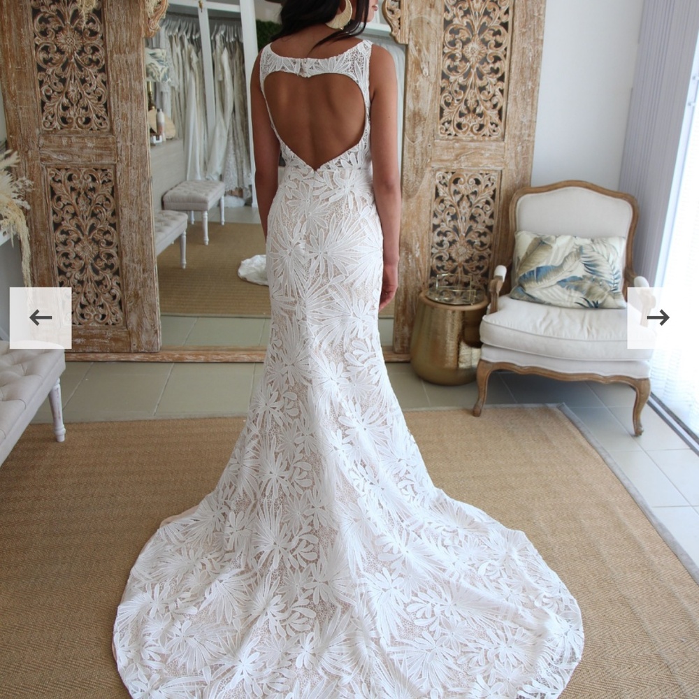 Australian Designer Kate Gubanyi Sample Wedding Gown size 4/6 Ivory/Latte